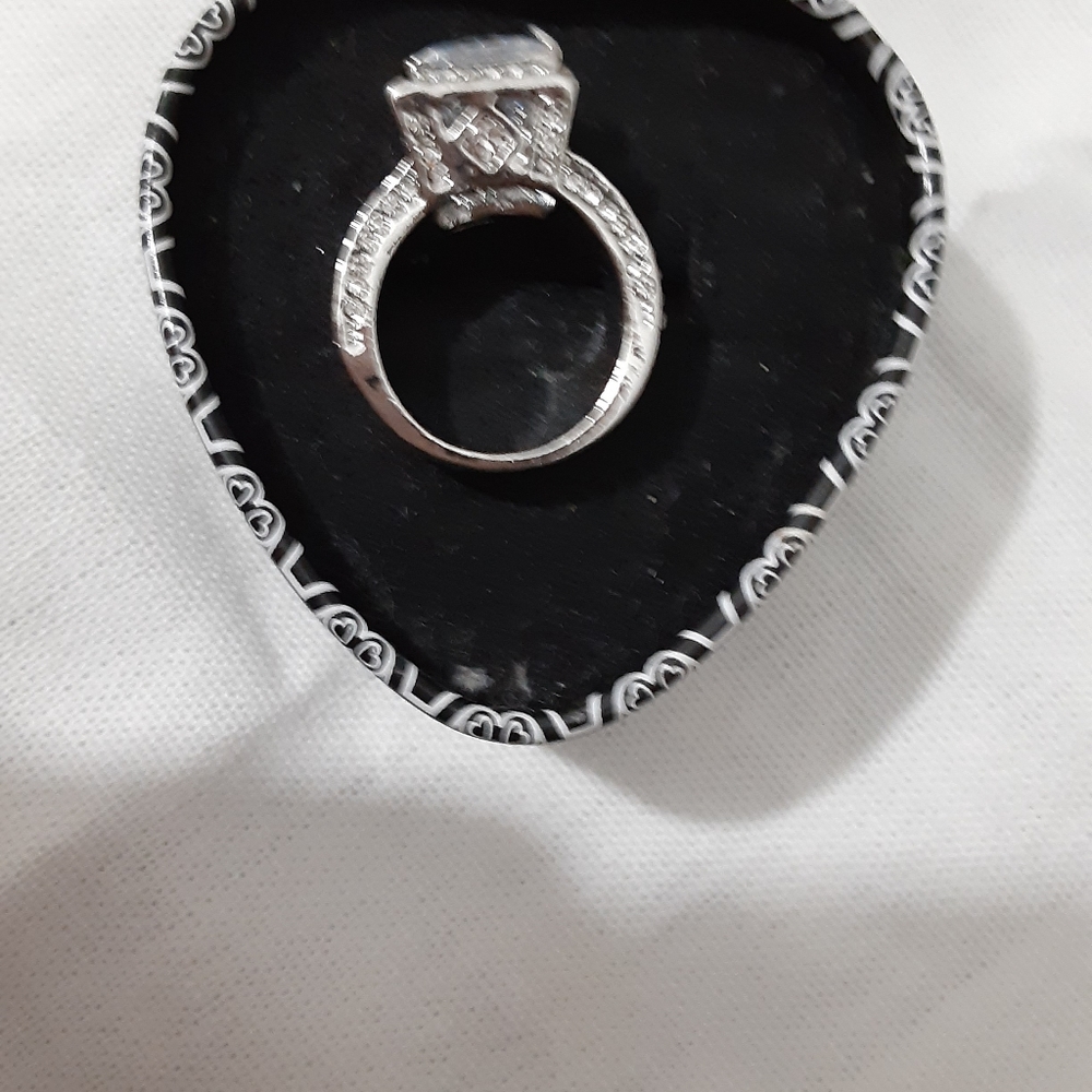 Sterling silver CZ Ring - Picture 5 of 10